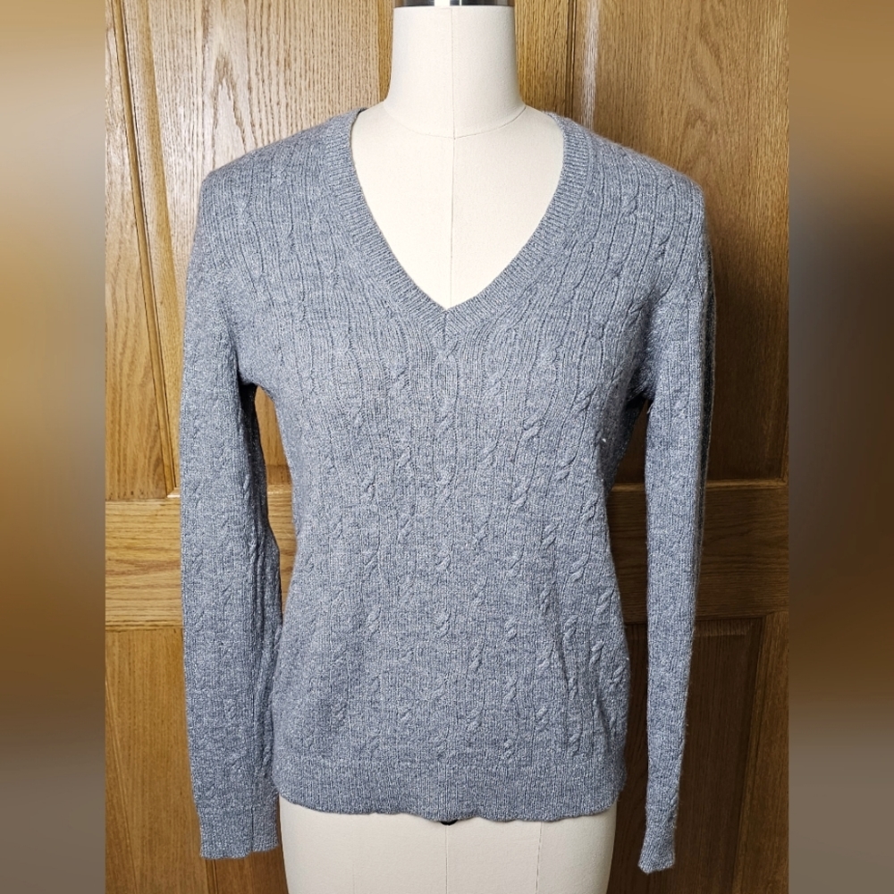 Loft V-neck Cableknit Sweater with shimmery threads, Woman's Medium
